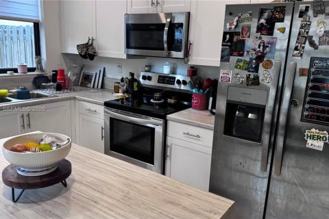 Touwnhouse à louer à Miami, Floride: 3 chambres, 122.63 m2 № 2086652 - photo 23