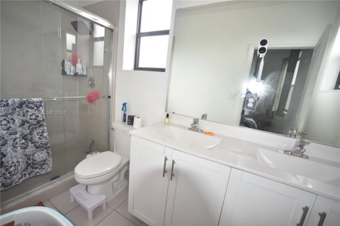 Touwnhouse à louer à Miami, Floride: 3 chambres, 122.63 m2 № 2086652 - photo 15