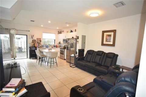 Touwnhouse à louer à Miami, Floride: 3 chambres, 122.63 m2 № 2086652 - photo 3