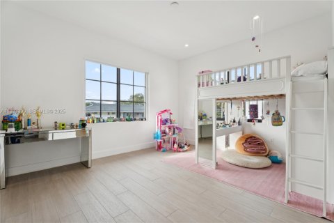 Townhouse in Miami, Florida 4 bedrooms, 243.59 sq.m. № 1991222 - photo 19