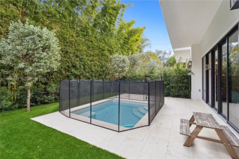 Townhouse in Miami, Florida 4 bedrooms, 243.59 sq.m. № 1991222 - photo 3