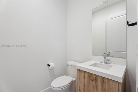 Townhouse in Miami, Florida 4 bedrooms, 243.59 sq.m. № 1991222 - photo 8