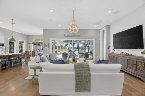 House in Apollo Beach, Florida 5 bedrooms, 448.72 sq.m. № 2137807 - photo 21
