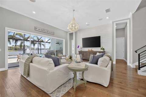 House in Apollo Beach, Florida 5 bedrooms, 448.72 sq.m. № 2137807 - photo 19