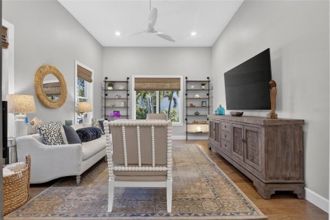 House in Apollo Beach, Florida 5 bedrooms, 448.72 sq.m. № 2137807 - photo 15
