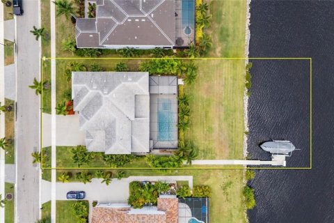 House in Apollo Beach, Florida 5 bedrooms, 448.72 sq.m. № 2137807 - photo 7