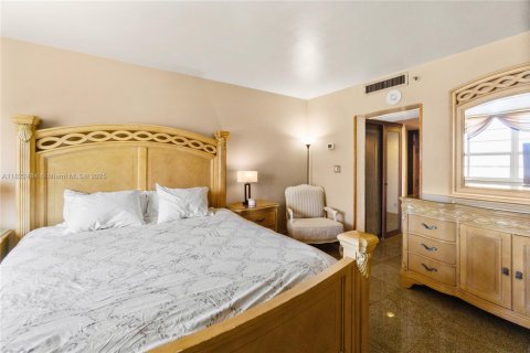 Condominio en venta en Miami Beach, Florida, 2 dormitorios, 110.55 m2 № 1937842 - foto 26