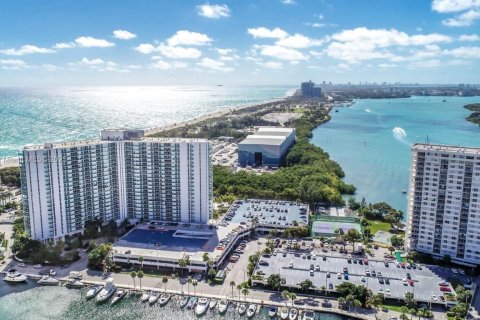 Condominio en venta en Sunny Isles Beach, Florida, 2 dormitorios, 141.3 m2 № 1652643 - foto 29