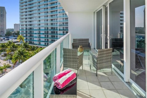 Condominio en venta en Sunny Isles Beach, Florida, 2 dormitorios, 141.3 m2 № 1652643 - foto 6