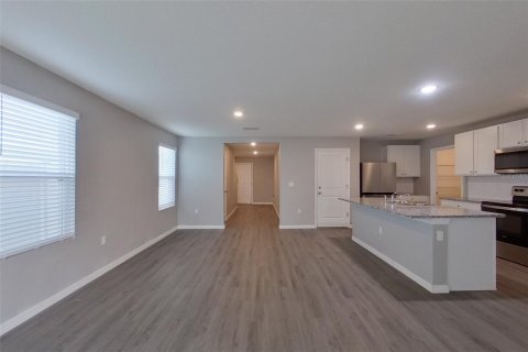 Villa ou maison à louer à Ocala, Floride: 5 chambres, 220.18 m2 № 2110222 - photo 4