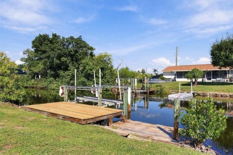 Villa ou maison à vendre à Punta Gorda, Floride: 2 chambres, 120.87 m2 № 2433666 - photo 4