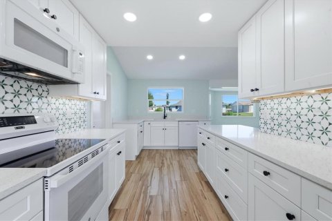 Villa ou maison à vendre à Punta Gorda, Floride: 2 chambres, 120.87 m2 № 2433666 - photo 12
