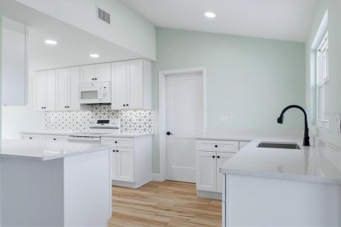 Villa ou maison à vendre à Punta Gorda, Floride: 2 chambres, 120.87 m2 № 2433666 - photo 14