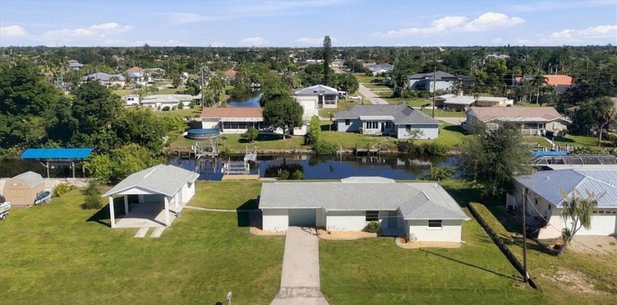 Villa ou maison à Punta Gorda, Floride 2 chambres, 120.87 m2 № 2433666