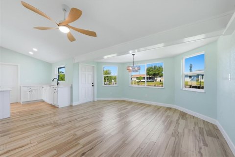 Villa ou maison à vendre à Punta Gorda, Floride: 2 chambres, 120.87 m2 № 2433666 - photo 15