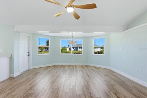 Villa ou maison à vendre à Punta Gorda, Floride: 2 chambres, 120.87 m2 № 2433666 - photo 16