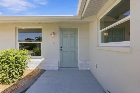 Villa ou maison à vendre à Punta Gorda, Floride: 2 chambres, 120.87 m2 № 2433666 - photo 6