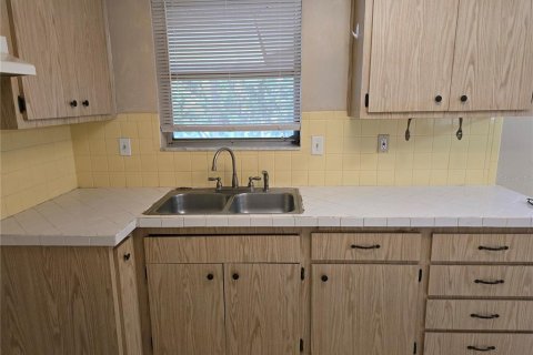 House in Port Richey, Florida 2 bedrooms, 97.92 sq.m. № 1918019 - photo 8
