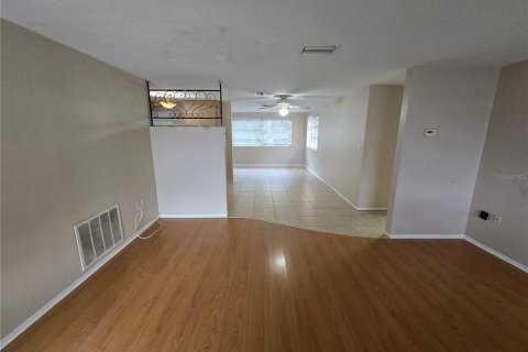 House in Port Richey, Florida 2 bedrooms, 97.92 sq.m. № 1918019 - photo 6