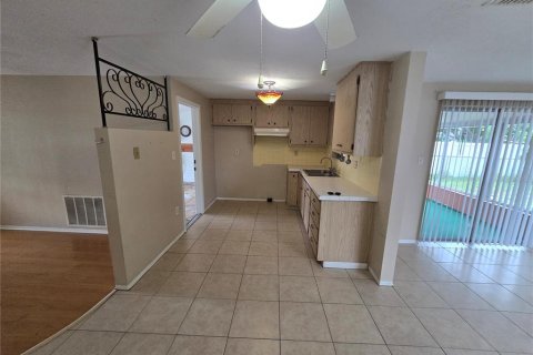 House in Port Richey, Florida 2 bedrooms, 97.92 sq.m. № 1918019 - photo 9