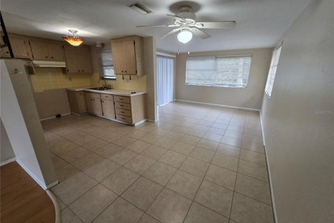 House in Port Richey, Florida 2 bedrooms, 97.92 sq.m. № 1918019 - photo 7