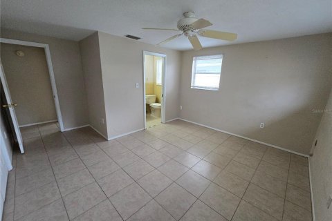 House in Port Richey, Florida 2 bedrooms, 97.92 sq.m. № 1918019 - photo 15