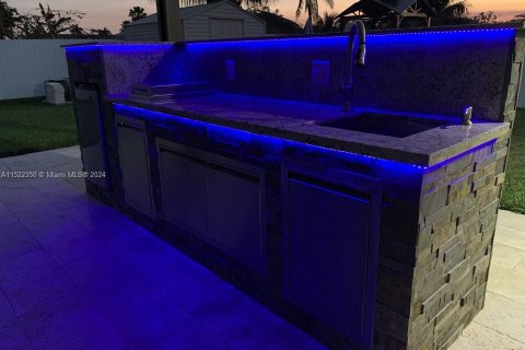 Купить виллу или дом в Хомстед, Флорида 4 спальни, 230.86м2, № 1984793 - фото 14