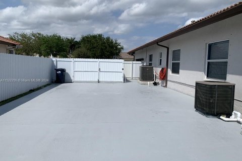 Купить виллу или дом в Хомстед, Флорида 4 спальни, 230.86м2, № 1984793 - фото 5