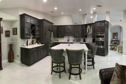 Купить виллу или дом в Хомстед, Флорида 4 спальни, 230.86м2, № 1984793 - фото 24