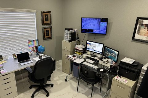 Купить виллу или дом в Хомстед, Флорида 4 спальни, 230.86м2, № 1984793 - фото 29