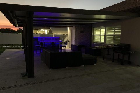 Купить виллу или дом в Хомстед, Флорида 4 спальни, 230.86м2, № 1984793 - фото 15