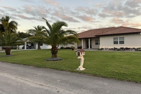Купить виллу или дом в Хомстед, Флорида 4 спальни, 230.86м2, № 1984793 - фото 2