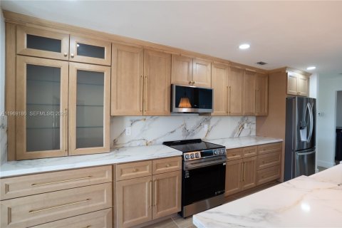 Villa ou maison à vendre à Fort Myers, Floride: 3 chambres, 226.03 m2 № 2031983 - photo 3