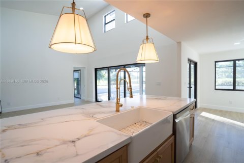 Villa ou maison à vendre à Fort Myers, Floride: 3 chambres, 226.03 m2 № 2031983 - photo 14