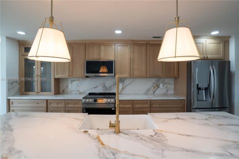 Villa ou maison à vendre à Fort Myers, Floride: 3 chambres, 226.03 m2 № 2031983 - photo 4