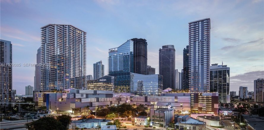 Кондоминиум с 2 спальнями в Майами, Флорида № 2001466
