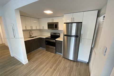 Casa en alquiler en Miami, Florida, 1 dormitorio, 37.16 m2 № 1775176 - foto 1
