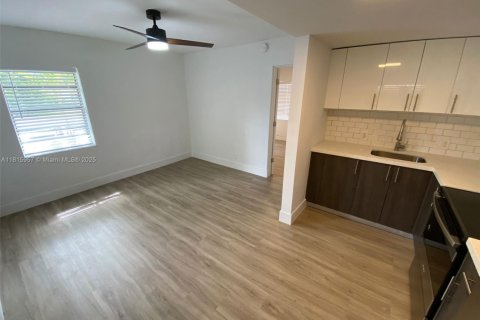 Casa en alquiler en Miami, Florida, 1 dormitorio, 37.16 m2 № 1775176 - foto 3