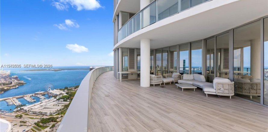 Condominio en Miami, Florida, 4 dormitorios  № 2000281
