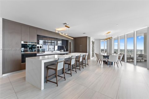 Condominio en venta en Miami, Florida, 4 dormitorios, 359.25 m2 № 2000281 - foto 11