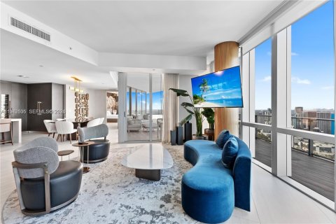 Condominio en venta en Miami, Florida, 4 dormitorios, 359.25 m2 № 2000281 - foto 8