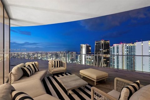Condominio en venta en Miami, Florida, 4 dormitorios, 359.25 m2 № 2000281 - foto 3