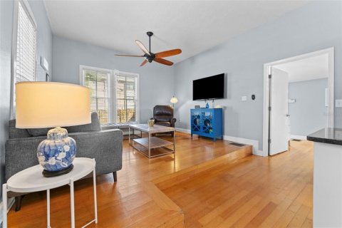 House in Tampa, Florida 1 bedroom, 93.27 sq.m. № 1557363 - photo 11