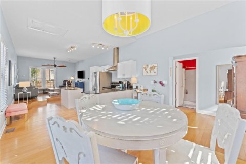 House in Tampa, Florida 1 bedroom, 93.27 sq.m. № 1557363 - photo 5