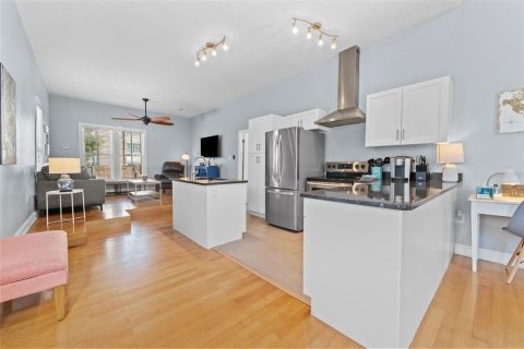 House in Tampa, Florida 1 bedroom, 93.27 sq.m. № 1557363 - photo 4