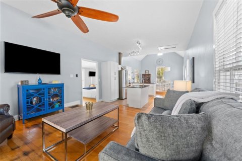 House in Tampa, Florida 1 bedroom, 93.27 sq.m. № 1557363 - photo 7