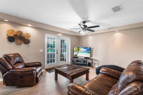 House in Lakeland, Florida 3 bedrooms, 240.8 sq.m. № 2232367 - photo 11