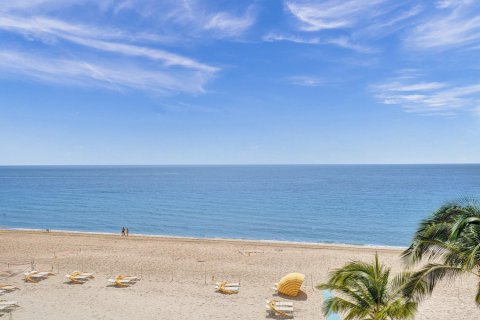 Condo in Fort Lauderdale, Florida, 2 bedrooms  № 1210219 - photo 1