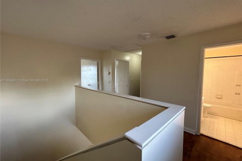 Adosado en alquiler en Palm Springs, Florida, 3 dormitorios, 126.81 m2 № 1878631 - foto 7