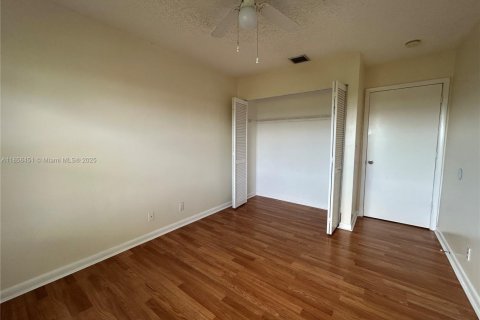 Adosado en alquiler en Palm Springs, Florida, 3 dormitorios, 126.81 m2 № 1878631 - foto 13